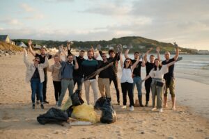 Unis pour la Terre : MIGSO-PCUBED à l'œuvre sur la plage.